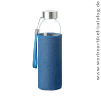 UTAH DENIM - Werbemittel Trinkflasche aus Glas mit Neopren-Schutzhlle im Denim Look. 